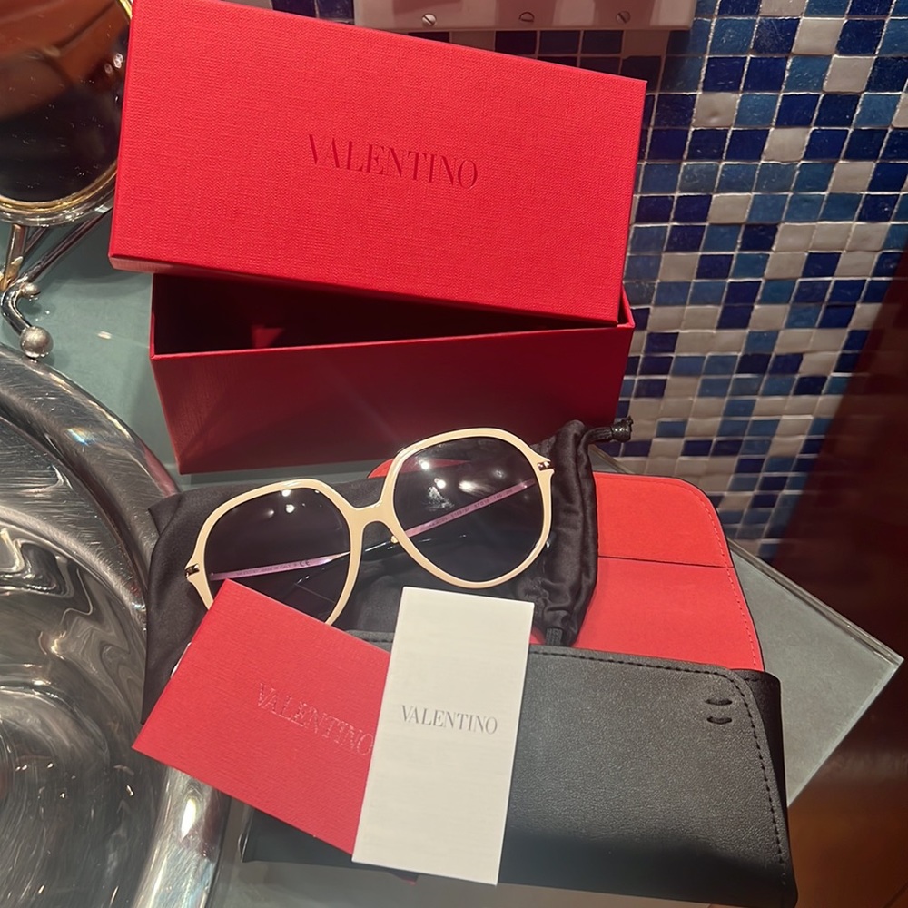 498$ NIB Valentino Garavani SUNGLASSES. Dust pink and blue, rose gold hardware